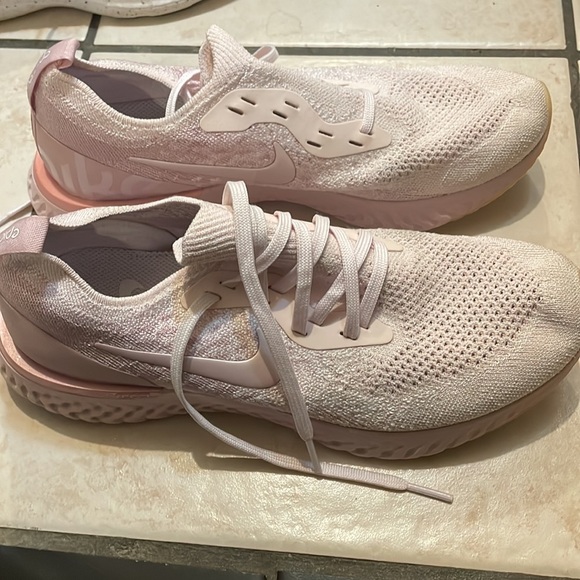 Nike Epic React light pink shoes - Picture 5 of 6